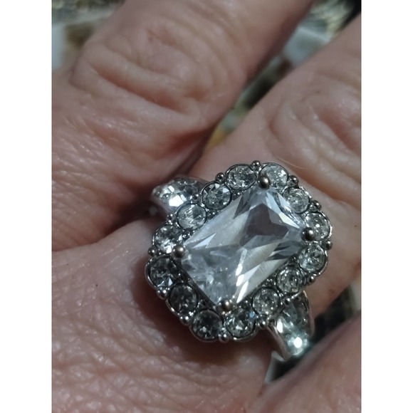 Gorgeous CZ sterling silver ring size 7 - Picture 1 of 1